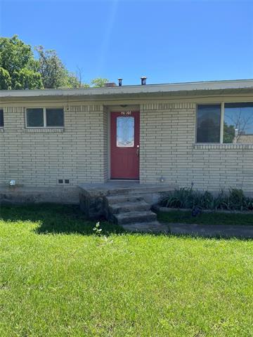 2105 W Pearl St in Granbury, TX - Building Photo - Building Photo