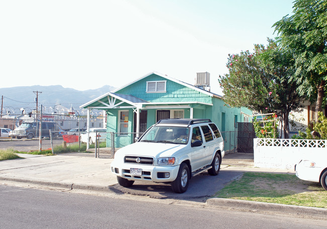 3209 Pera Ave in El Paso, TX - Foto de edificio - Building Photo