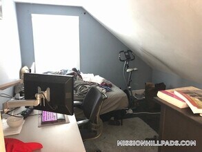 40 Hillside St in Boston, MA - Foto de edificio - Building Photo