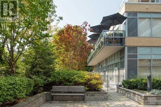 701 Sheppard Ave W in Toronto, ON - Building Photo - Building Photo