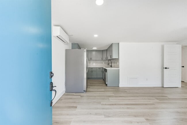 property at 4605 Norhill Blvd