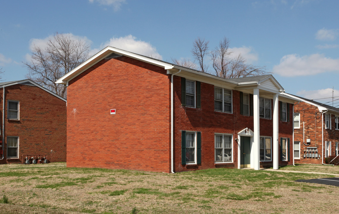 5116 Valiant Dr in Louisville, KY - Building Photo