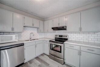 4084 Hidden Hollow Dr in Gainesville, GA - Building Photo - Building Photo