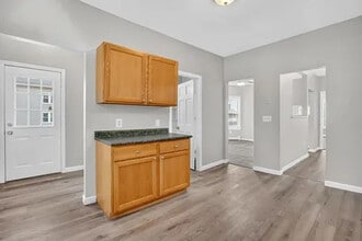 528 Broadway St in Chicopee, MA - Foto de edificio - Building Photo