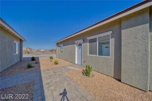 1040 S Nail Crk Ct in Pahrump, NV - Building Photo