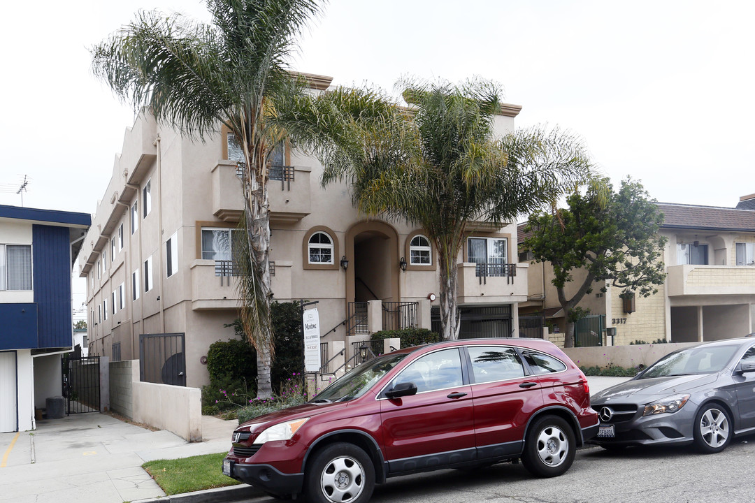 3321 Mentone Ave in Los Angeles, CA - Building Photo