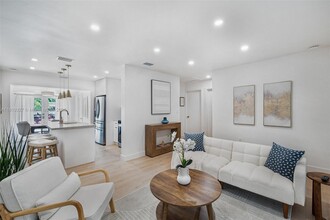 12325 NE 11th Pl in North Miami, FL - Building Photo - Building Photo