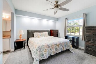 1035 Lake Shore Dr in West Palm Beach, FL - Foto de edificio - Building Photo