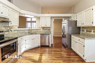 6507 River Hills Dr in Greensboro, NC - Foto de edificio - Building Photo