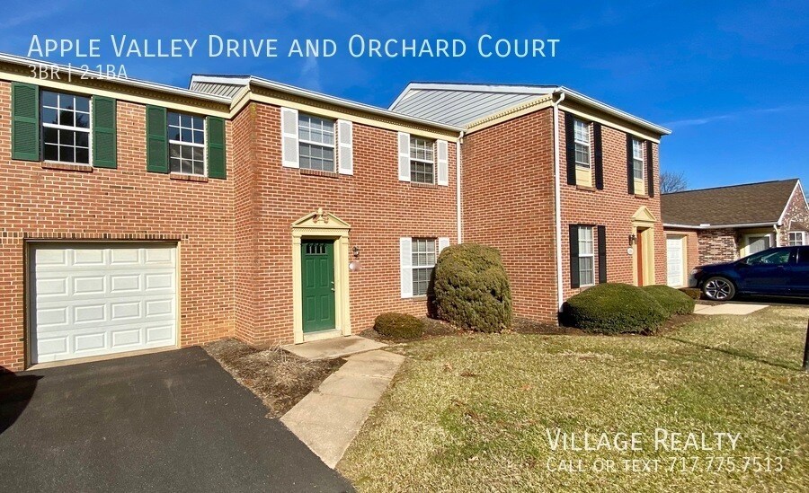 110 Orchard Ct in Red Lion, PA - Building Photo