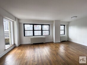 E 88th St in New York, NY - Foto de edificio - Building Photo