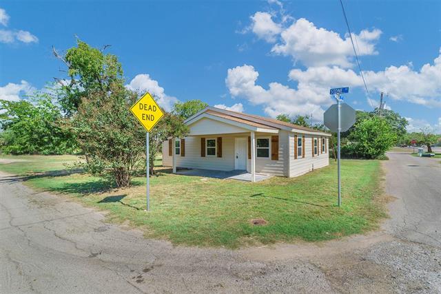 214 Stone St in Granbury, TX - Building Photo