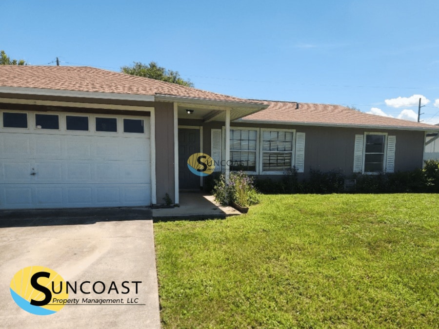 2317 NE 23rd Pl in Cape Coral, FL - Building Photo