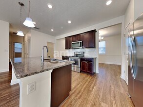 3071 Creek Village Ln in Green Cove Springs, FL - Foto de edificio - Building Photo