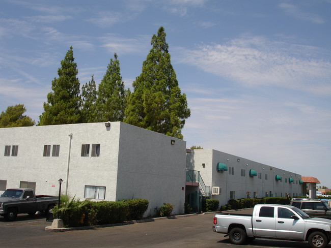 Collins Court in Phoenix, AZ - Building Photo - Building Photo