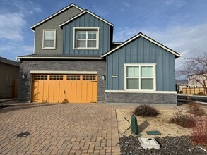 7733 Boulder Falls Dr in Sparks, NV - Building Photo - Building Photo