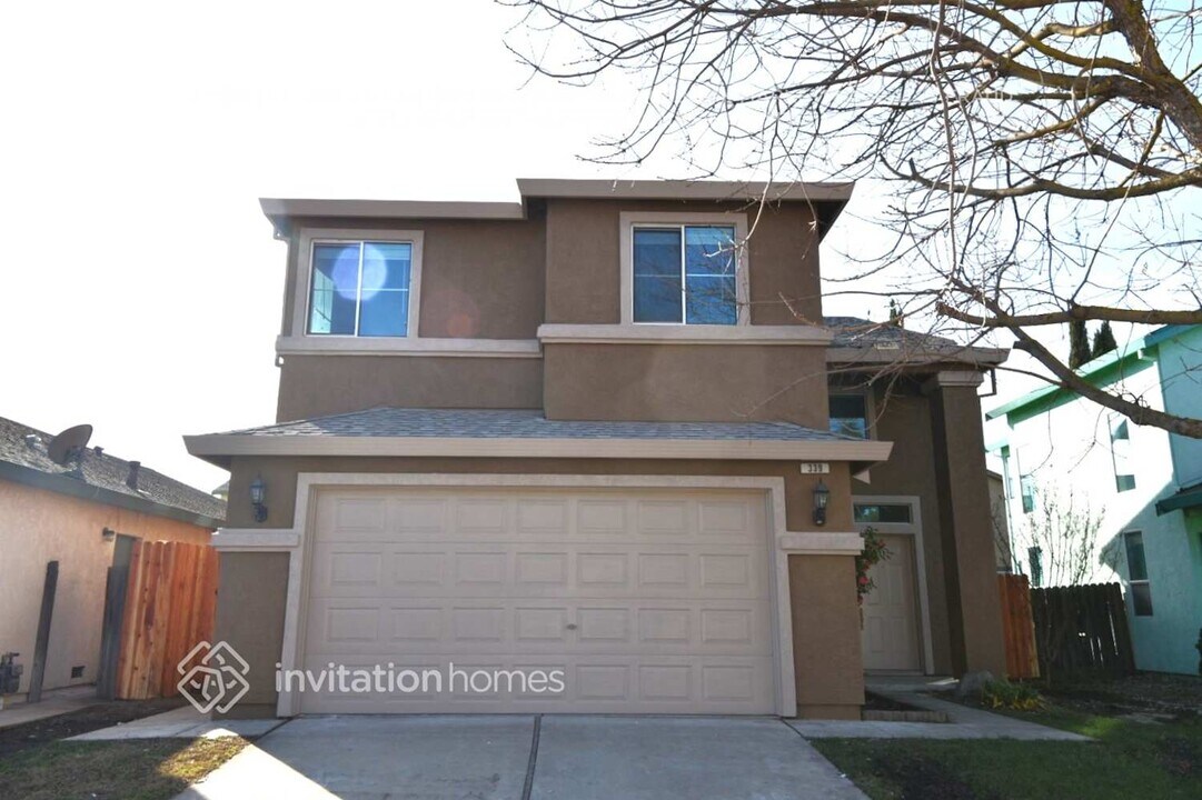339 Fall Cir in Oakley, CA - Building Photo