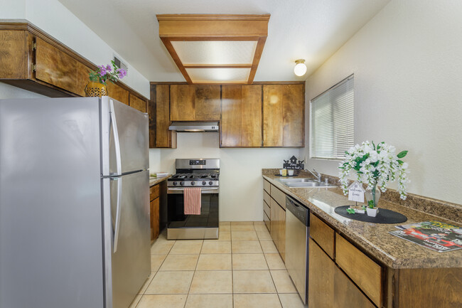 Regency Townhomes in Chico, CA - Building Photo - Interior Photo