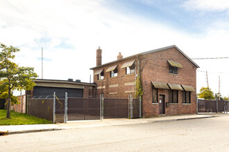 The Gramercy Bay in Bay Shore, NY - Building Photo - Building Photo