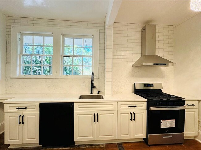 46 Delmont Dr NE in Atlanta, GA - Building Photo - Building Photo