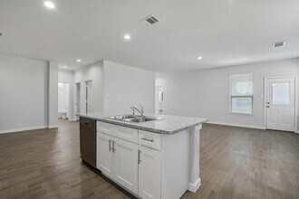 529 Passenger Trl in Fort Worth, TX - Foto de edificio - Building Photo