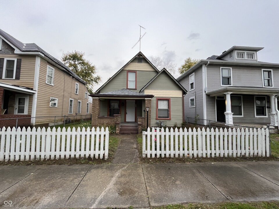 330 N Holmes Ave in Indianapolis, IN - Foto de edificio