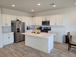 11619 W Parkway Ln in Avondale, AZ - Foto de edificio - Building Photo