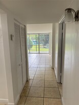 115 Royal Park Dr, Unit 1f in Oakland Park, FL - Building Photo