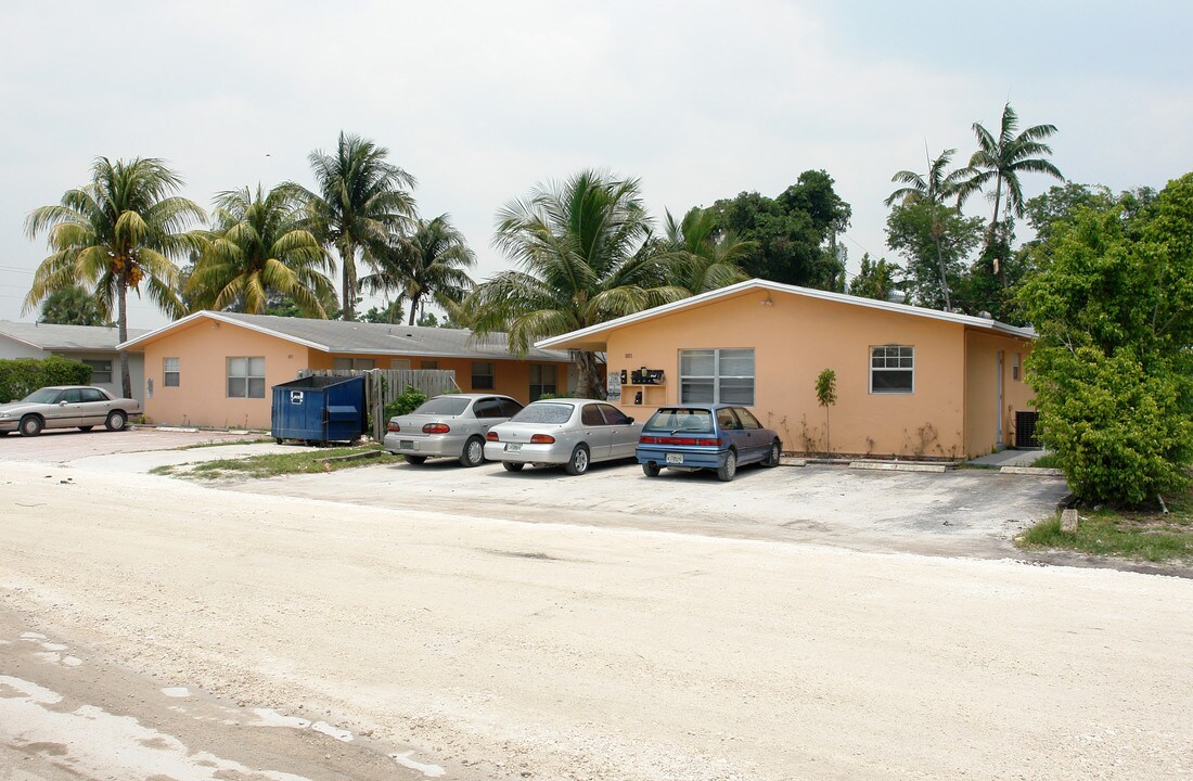 1921a SW 4th St in Fort Lauderdale, FL - Building Photo