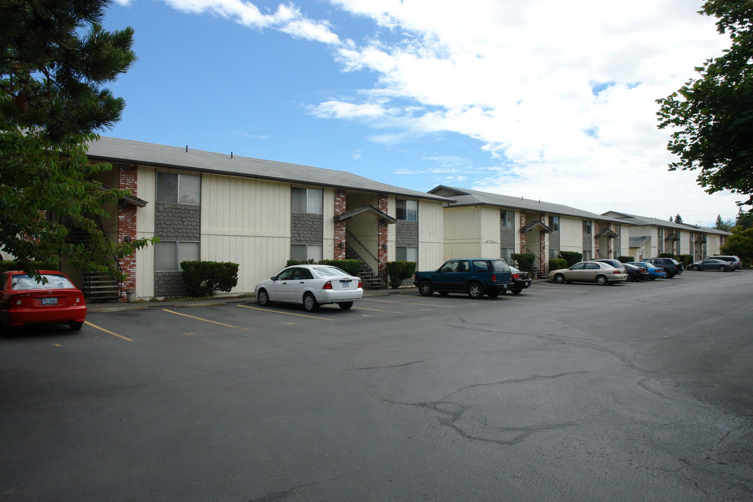 Keizer Square in Salem, OR - Building Photo