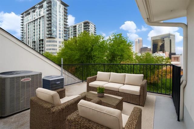 2205 Canton St in Dallas, TX - Building Photo - Building Photo