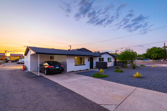 The Arcadia Cottages in Phoenix, AZ - Building Photo - Building Photo