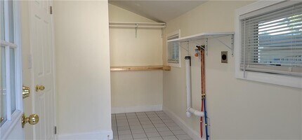 83 Payton Ave in Warwick, RI - Building Photo - Building Photo