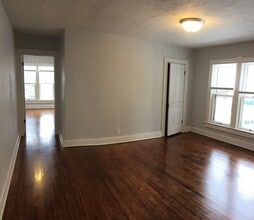 958 Bluff St, Unit 2 in Beloit, WI - Building Photo - Building Photo