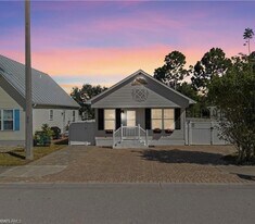 286 Leawood Cir in Naples, FL - Building Photo