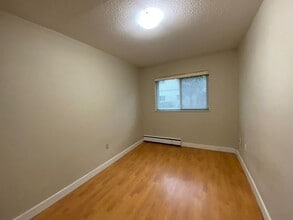 8111 Ryan Rd in Richmond, BC - Building Photo - Building Photo