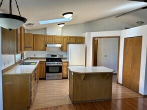 2060 Oxford Ct in Ferndale, WA - Building Photo - Building Photo