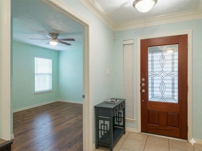 3410 Skyline Village Dr in Houston, TX - Building Photo - Building Photo