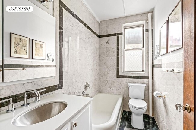 16 E 98th St in New York, NY - Building Photo - Building Photo