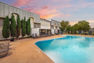 Highland Hills in Jackson, MS - Building Photo