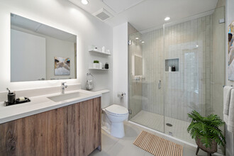Willow in Santa Monica, CA - Building Photo - Building Photo