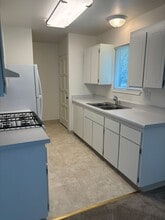 5049 Charmian Dr in Santa Rosa, CA - Building Photo - Building Photo