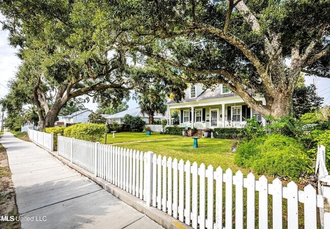 145 St Francis St in Biloxi, MS - Building Photo - Building Photo