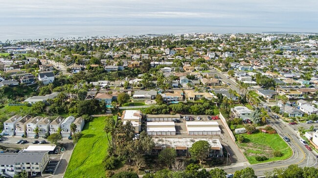 615 Vine St in Oceanside, CA - Building Photo - Building Photo
