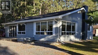 375 Santas Village Rd in Bracebridge, ON - Building Photo