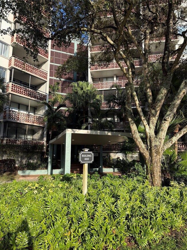 4222 Inverrary Blvd in Lauderhill, FL - Building Photo - Building Photo