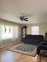 8104 Oakland Ave in Kansas City, KS - Building Photo - Building Photo