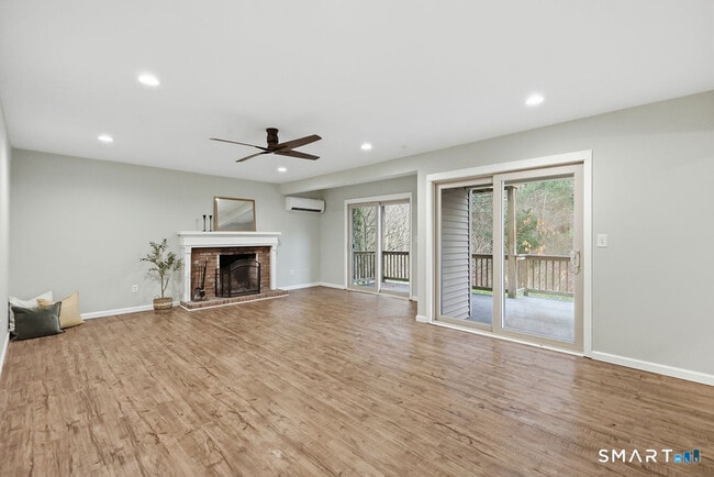 42 Library Ln in Simsbury, CT - Building Photo - Building Photo