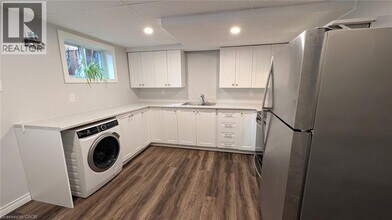 4 Fernwood Pl in Kitchener, ON - Building Photo - Building Photo