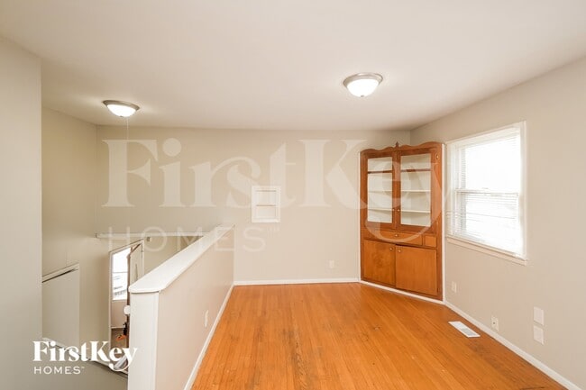 8308 E 35th Pl in Indianapolis, IN - Foto de edificio - Building Photo